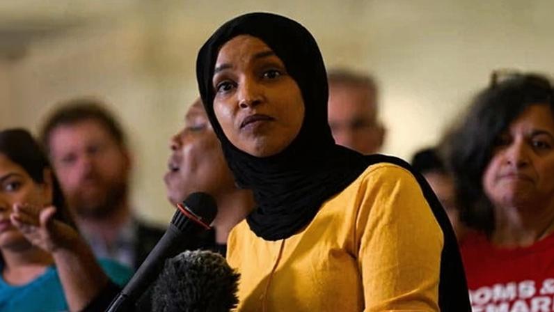 Deputada Ilhan Omar diz que agentes do ICE pararam seu filho