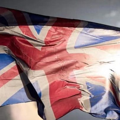 Plano do British Museum para baile vermelho, branco e azul divide opiniões
