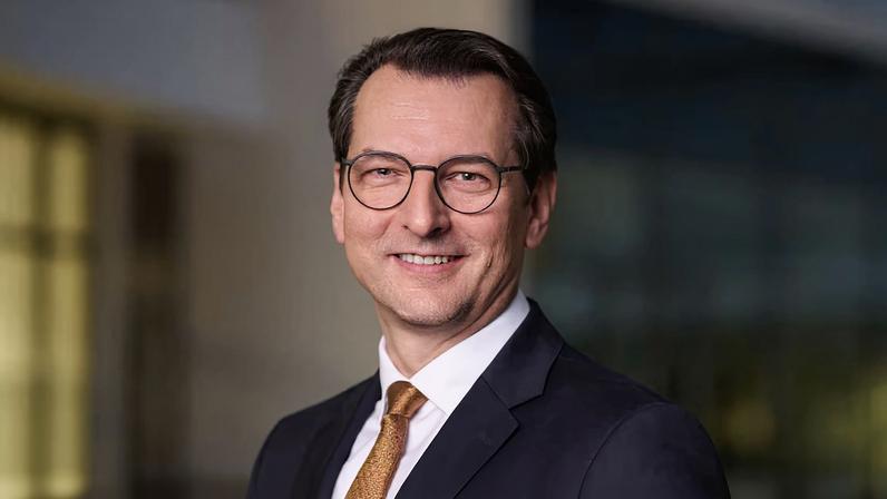 BMW nomeia chefe de produção como CEO para acelerar transição para veículos elétricos | O ponto central do mandato de Milan Nedeljkovic será o lançamento da linha Neue Klasse de veículos, o maior investimento da BMW em sua história (Rainer Haeckl www.rainerhaeckl.de)