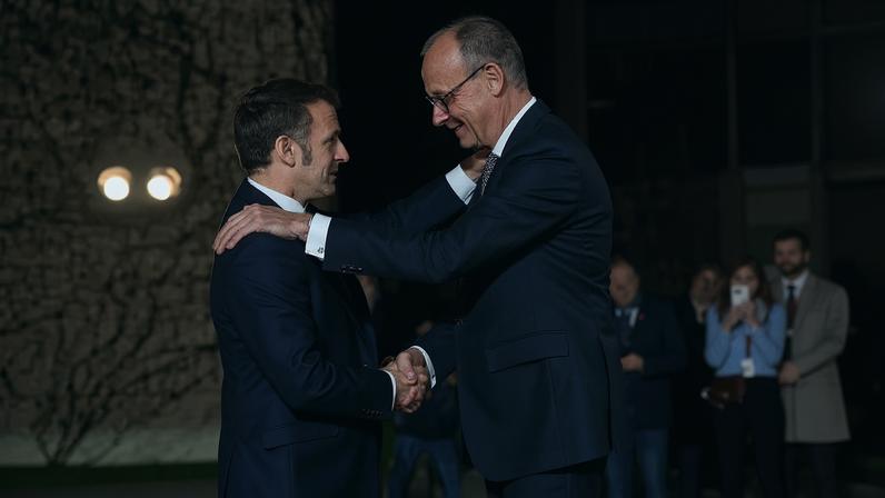 Merz pretende substituir Macron na liderança da Europa