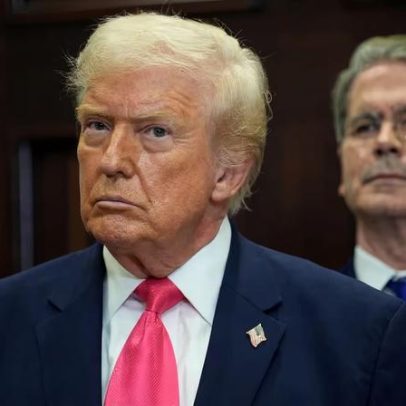 Trump aprova norma que favorece carros de combustão sobre elétricos