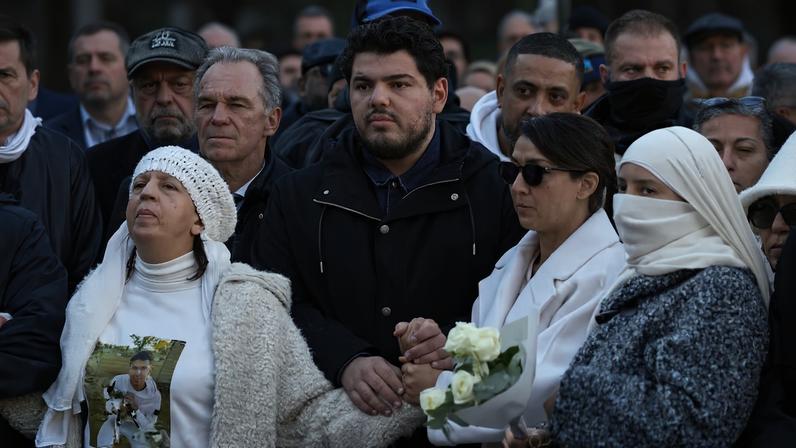 Marcha en recuerdo de Mehdi Kessaci, asesinado por dos sicarios en Marsella.