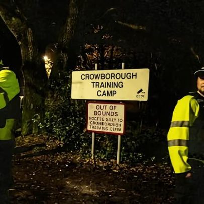 Grupo de Sussex inicia ação contra plano de abrigar refugiados em base militar