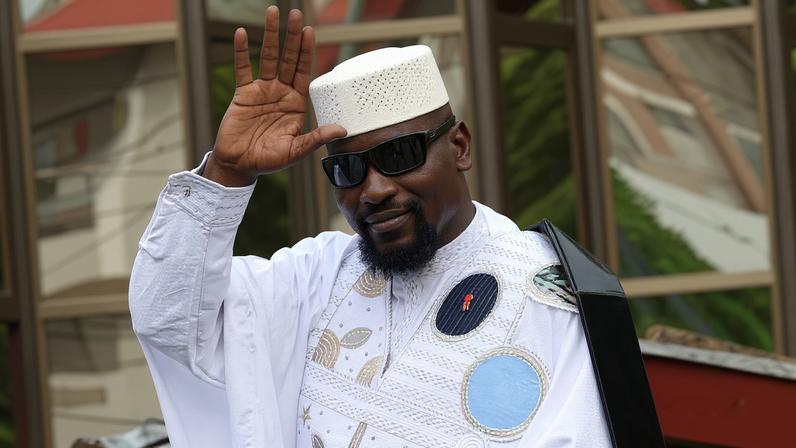 Doumbouya vence eleição presidencial na Guiné, segundo resultados