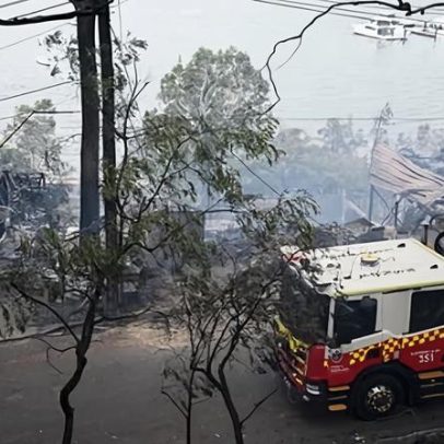 Desastre declarado em NSW enquanto bombeiros combatem 20 incêndios sem controle