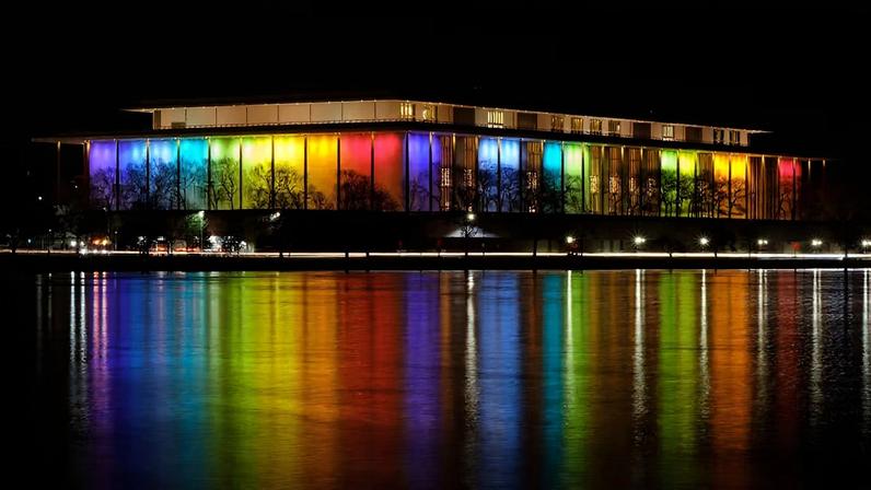 Centro Kennedy de Artes Performativas passa a se chamar Trump, com dúvidas legais