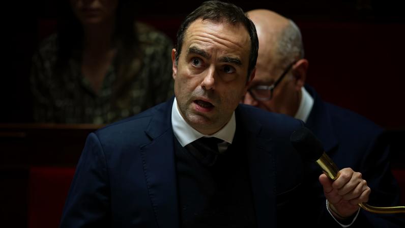 Lecornu vence primeira votação do orçamento da França e mantém o governo