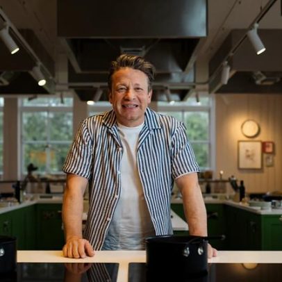 Jamie Oliver enfrenta dificuldades para relançar restaurantes italianos em Londres