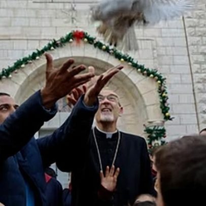 Patriarca latino de Jerusalém elogia gazatíes por recomeçar suas vidas