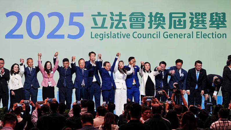 Partido dominante de Hong Kong consolida domínio após incêndio em arranha-céus