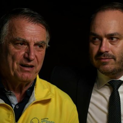 Carlos afirma que ainda tentam matar Bolsonaro