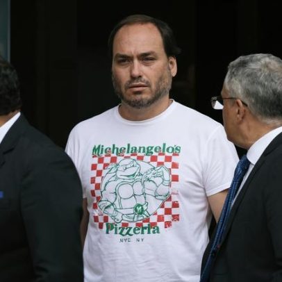 Carlos Bolsonaro divulga vídeo do pai para solicitar cuidados médicos contínuos