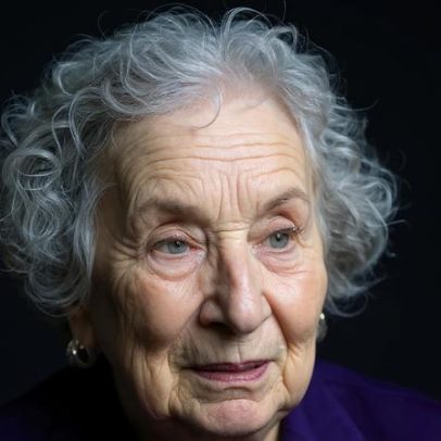 O Conto da Aia fica mais plausível, afirma Margaret Atwood