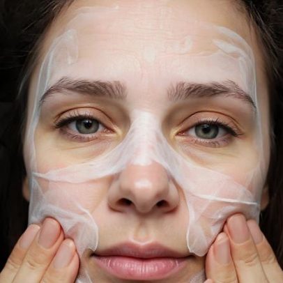 Máscara coreana de Carolina Dieckmann usa secreção de lesma para reduzir manchas