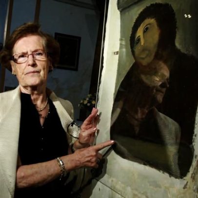 Mulher cujo afresco de Jesus mal feito viralizou morre aos 94 anos