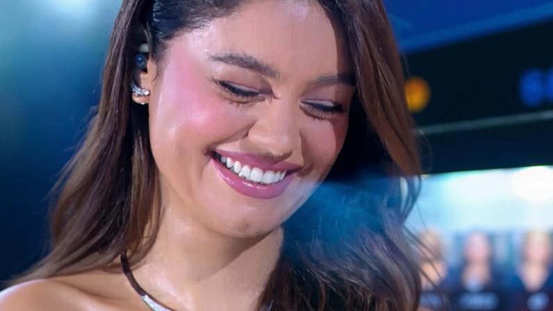 Gerluce chegou no horário! Sophie Charlotte canta com Roberto Carlos na Globo e reação fofa de Xamã derrete a web: 'Fofos'