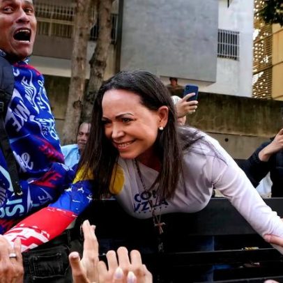 María Corina Machado deixa a Venezuela e segue para Oslo