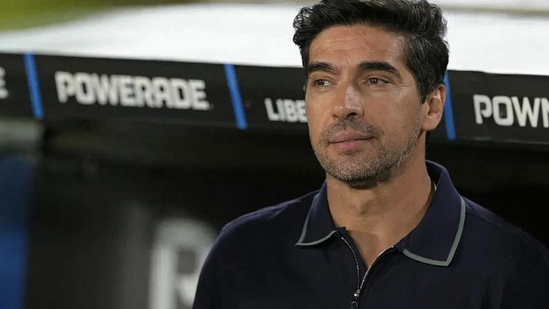 Abel Ferreira antes de River Plate x Palmeiras pela Libertadores (Foto: Juan MABROMATA / AFP)
