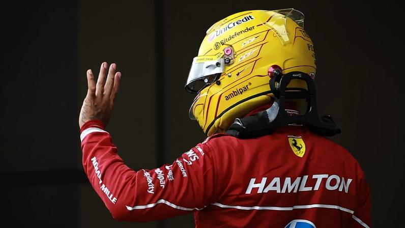 Lewis Hamilton após ser eliminado da classificação do Grande Prêmio do Azerbaijão de F1 (Foto: Anton Vaganov / POOL / AFP)