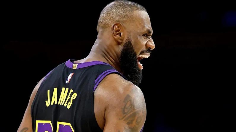 LeBron James na partida de Los Angeles Lakers x Phoenix Suns (Foto: Ronald Martinez / Getty Images via AFP)