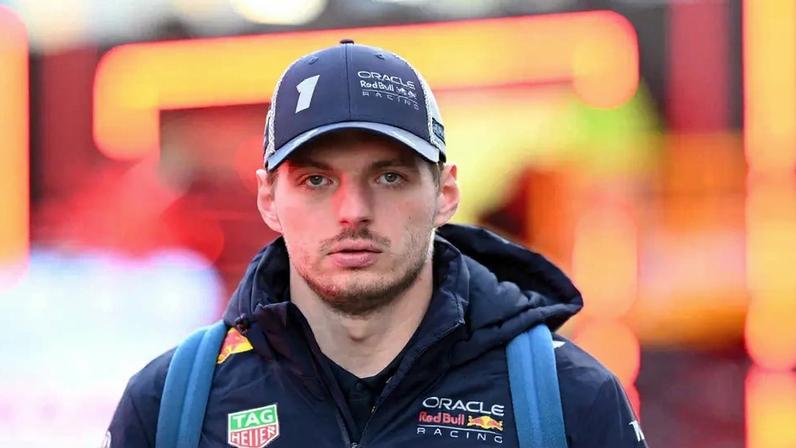 Max Verstappen chega ao GP de Las Vegas, nos EUA (Foto: Clive Mason/Getty Images/AFP)