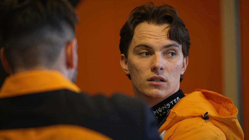Oscar Piastri no TL1 do GP de Las Vegas de F1 (Foto: Patrick T. Fallon / AFP)
