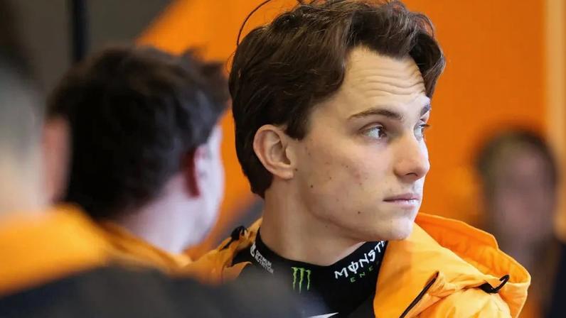 Oscar Piastri no TL1 do GP de Las Vegas de F1 (Foto: Patrick T. Fallon / AFP)