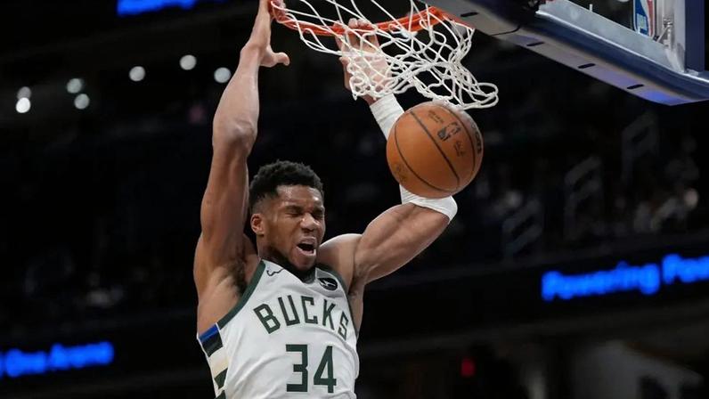 Giannis Antetokounmpo no jogo entre Washington Wizards x Milwaukee Bucks (Foto: Jess Rapfogel / GETTY IMAGES NORTH AMERICA / Getty Images via AFP)