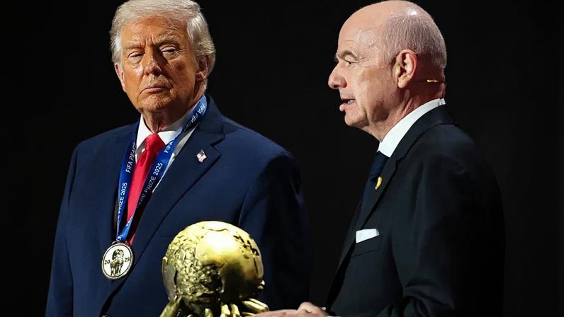 O presidente dos EUA, Donald Trump, discursa após receber o Prêmio da Paz da FIFA das mãos do presidente italiano da FIFA, Gianni Infantino, durante o sorteio da Copa do Mundo FIFA de 2026, que será realizada nos EUA, Canadá e México (Foto: Jia Haocheng / POOL / AFP)