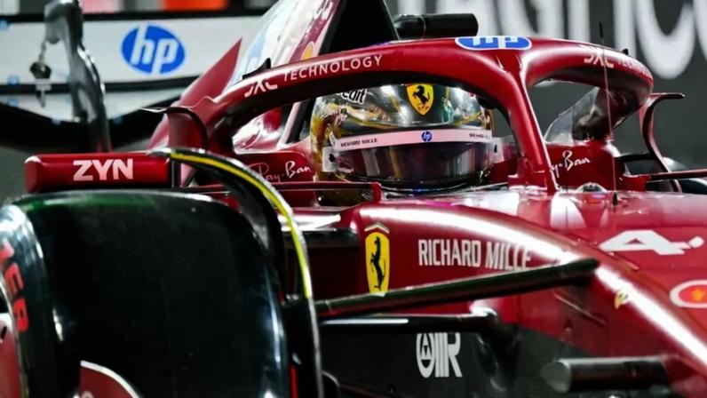 Lewis Hamilton foi eliminado no Q1 do GP de Abu Dhabi (Foto: Andrej ISAKOVIC / AFP)