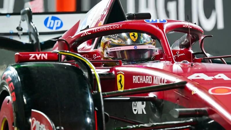 Lewis Hamilton foi eliminado no Q1 do GP de Abu Dhabi (Foto: Andrej ISAKOVIC / AFP)