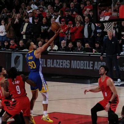 Stephen Curry quebra dois recordes de Jordan na NBA em uma semana
