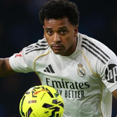 Rodrygo demonstra habilidade no vôlei durante período de férias