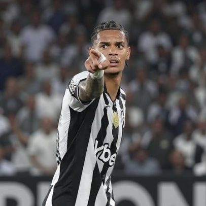 Vitória mantém negociações por Newton, volante do Botafogo