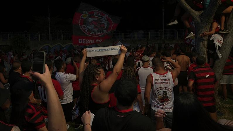 Torcedores do Flamengo no AeroFLa antes do Intercontinental. (Foto: Mauricio Luz / Lance!)