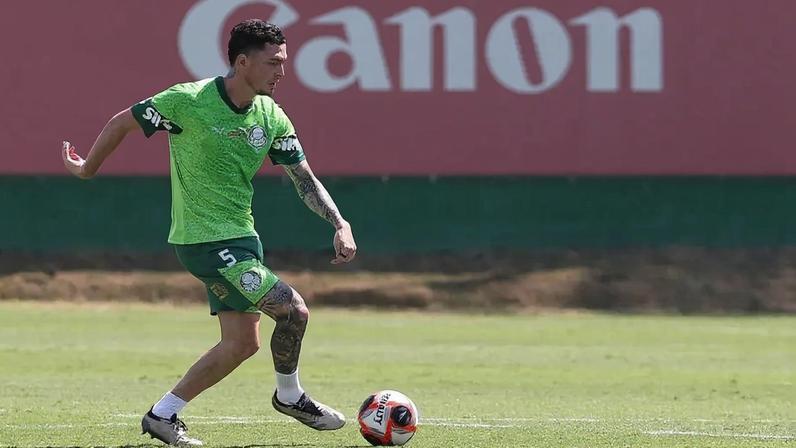 O meio-campista Aníbal Moreno durante treinamento do Palmeiras (Foto: Cesar Greco/Palmeiras/by Canon)