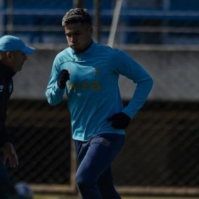Grêmio quita dívida por Arezo e libera ban de transferências