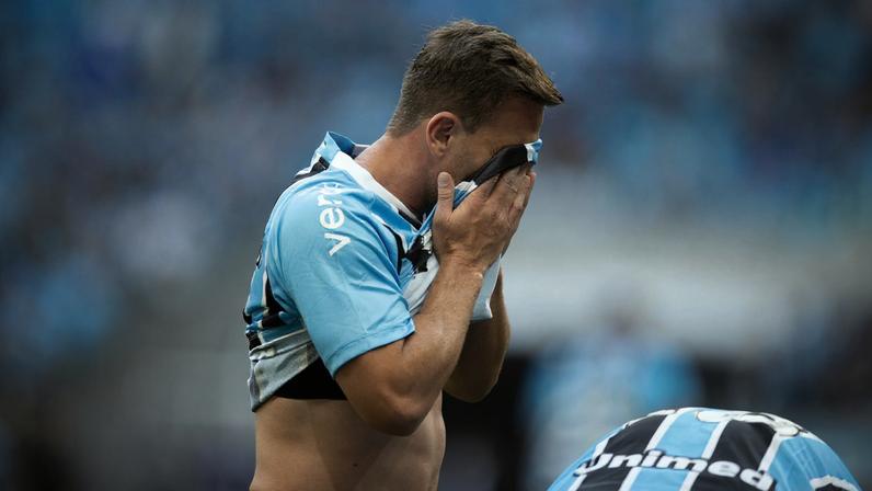 Arthur cabisbaixo após a derrota do Grêmio para o Mirassol. Foto: Liamara Polli/Grêmio FBPA