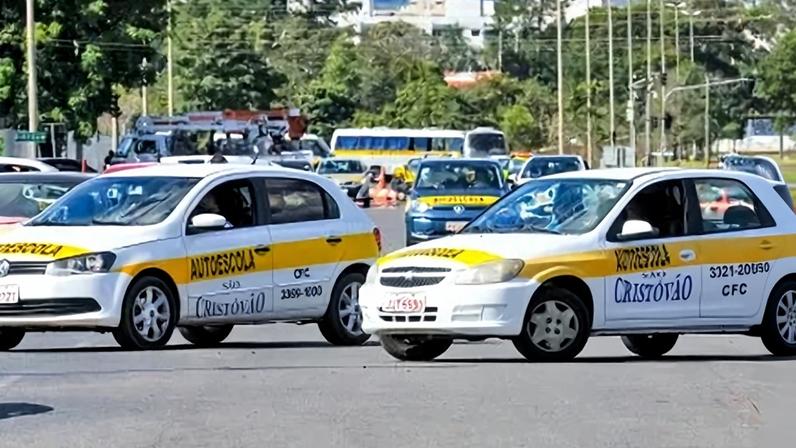 Proposta em estudo pelo Governo Federal desobriga autoescola para obter CNH