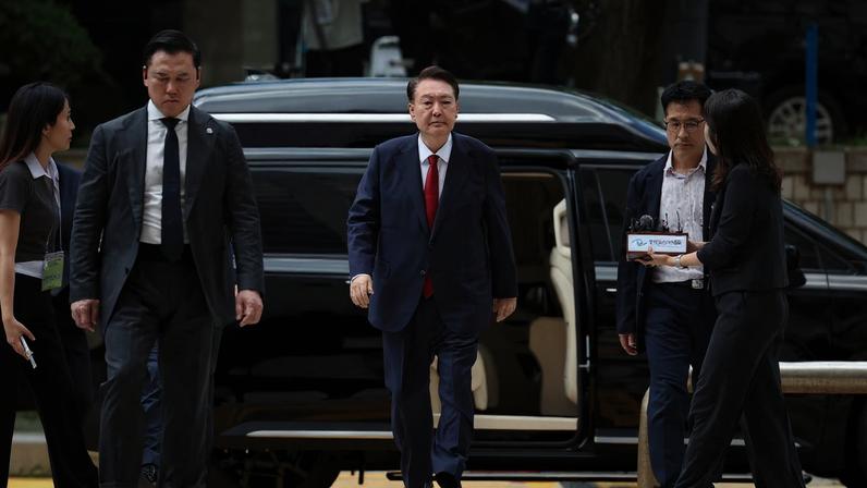 Procurador sul-coreano busca 10 anos de prisão para ex-presidente Yoon, Yonhap