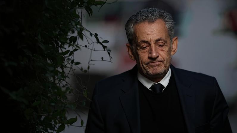Sarkozy aponta falhas do sistema e apoia ultradireita em novo livro