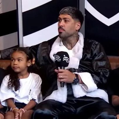 Barboza veste Papai Noel e doa presentes em ação do Botafogo