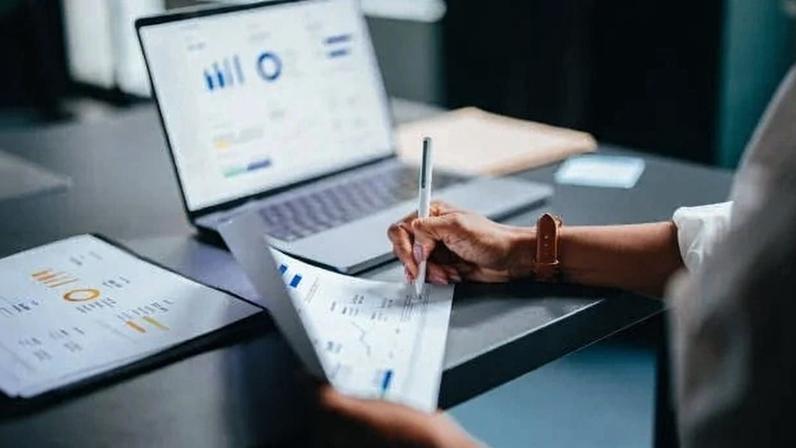 Efeito-tesoura pressiona caixa das PMEs no início de 2026