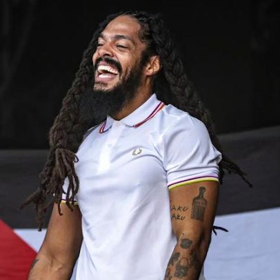 Polícia britânica encerra investigação sobre chants de Bob Vylan no Glastonbury