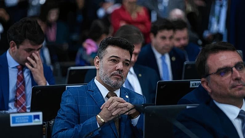 Projeto que livra pastores de punição por falas racistas ou homofóbicas avança na Câmara