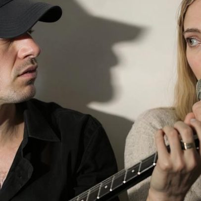 Amanda Seyfried e Daniel Blumberg lançam single Testament of Ann Lee