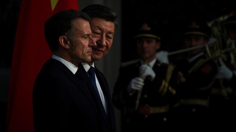 Macron alerta em China sobre risco de desintegração da ordem internacional