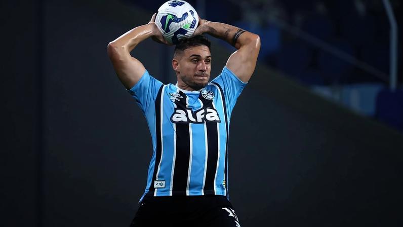 Camilo em ação na partida Grêmio x Sport, pela Série A 2025. Foto: Edu Andrade/Fatopress/Gazeta Press