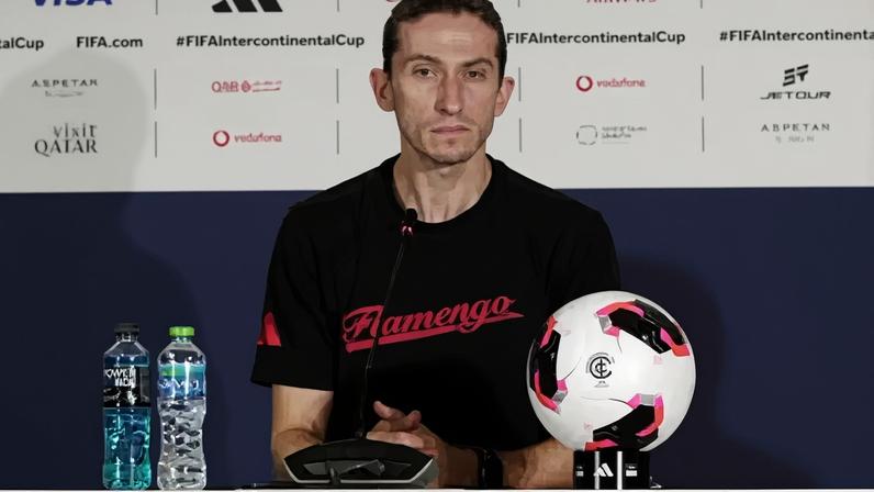 Filipe Luís em entrevista coletiva no Catar antes de jogo contra o Cruz Azul (Foto: Reprodução / Flamengo TV)