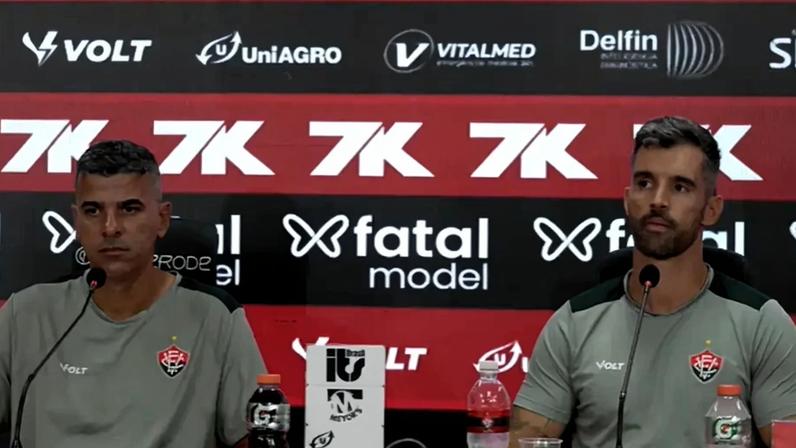 Mário Henrique, treinador do sub-20, e Ricardo Amadeu, Gerente de Base do Vitória (Foto: reprodução / TV Vitória)
